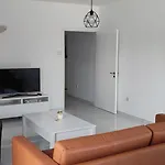Ellas Modern Duplex Center *
