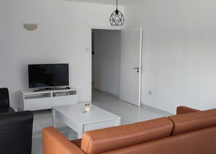 Ellas Modern Duplex Center *