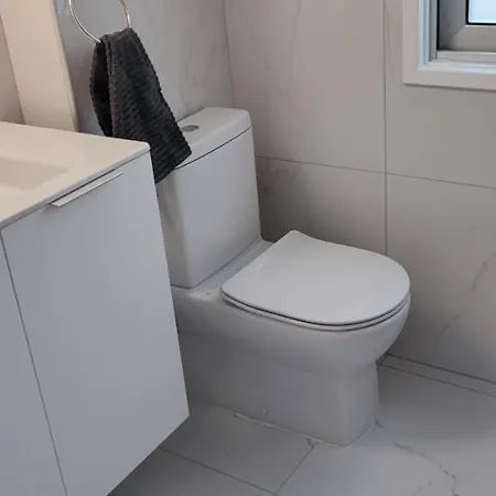 아파트 Ellas Modern Duplex Center 니코시아